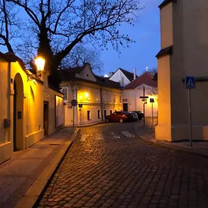 https://old-town-basement.praguehotelsweb.com