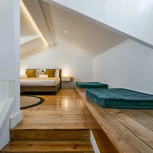 https://hip-tailor-made-duplex-penthouse-in-bairro-alto.hotels-lisbon-portugal.com